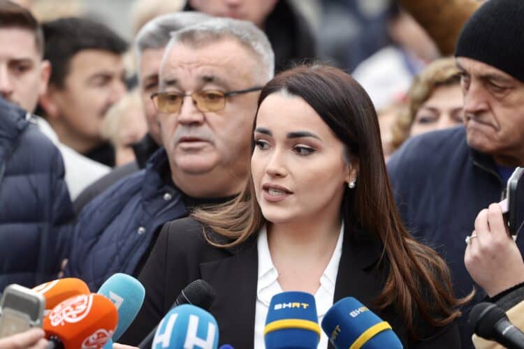 Arijana Memić se emotivno obratila javnosti nakon presude u Sudu BiH: “Sedam godina crkavamo da dođemo do pravde. Dokazi su tu, nisu mediji prenosili svoje želje već dokaze”