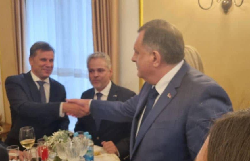 “Zanimljiv” susret u Predsjedništvu BiH, evo koga je Milorad Dodik između ostalog sreo…