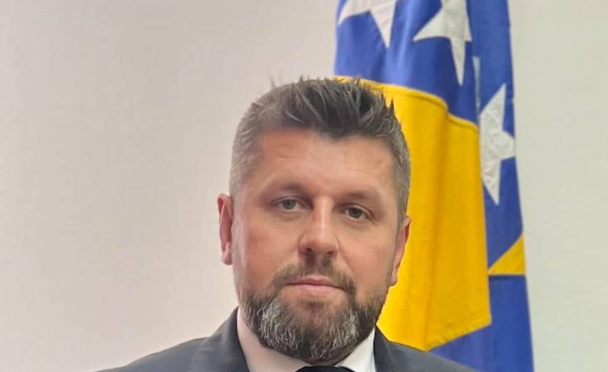 Potpredsjednik RS Ćamil Duraković vrlo direktno odgovorio Nenadu Stevandiću, otvoreno je poručio: “Neka se niko ne igra sad kad se bude emocije”