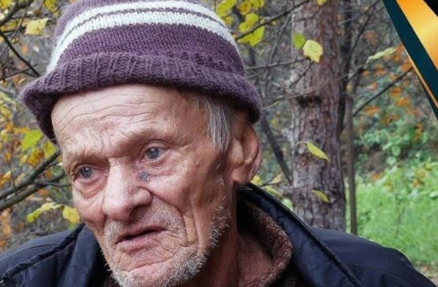 Teška životna priča dede Azema iz Srebrenice, pogledajte snimak: Sa svojih 70 i kusur godina ide na nadnicu, u sezoni bere gljive. Bori se.