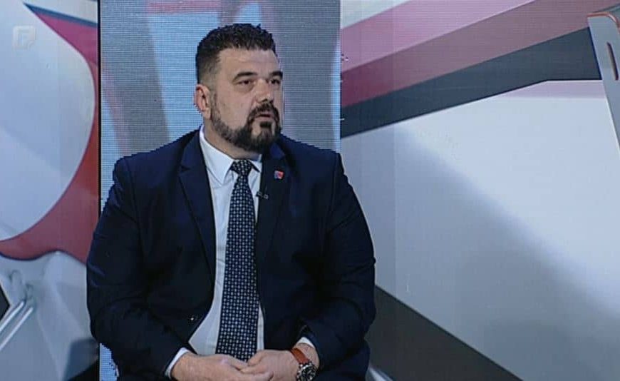 Predsjednik Kluba zastupnika Demokratske fronte u Parlamentu FBiH Mahir Mešalić poručio: “Nema govora da DF ide sa Osmorkom pod ovim uvjetima”