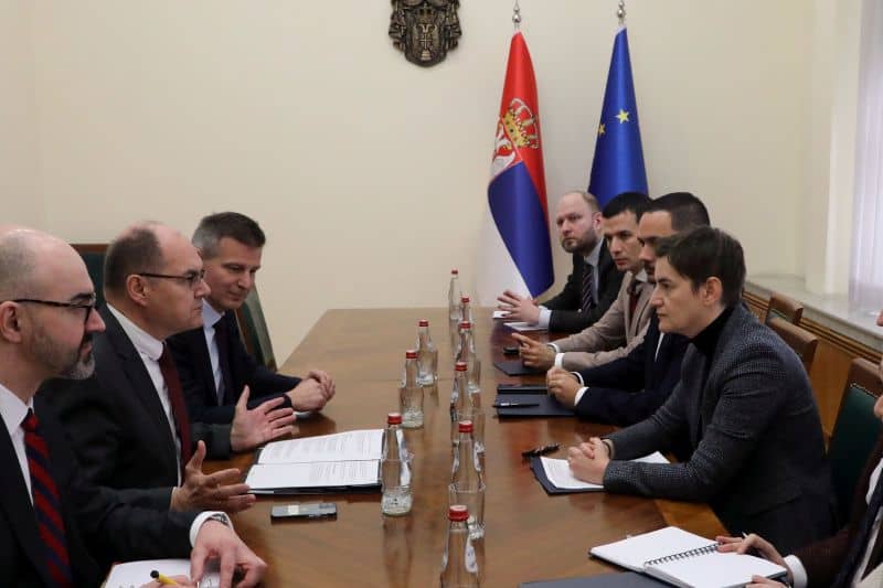 Christian Schmidt se sastao sa premijerkom Srbije Anom Brnabić, ovo su poruke nakon susreta: “Visoki predstavnik se saglasio da su stabilnost regiona i njegov ekonomski razvoj izuzetno važni”