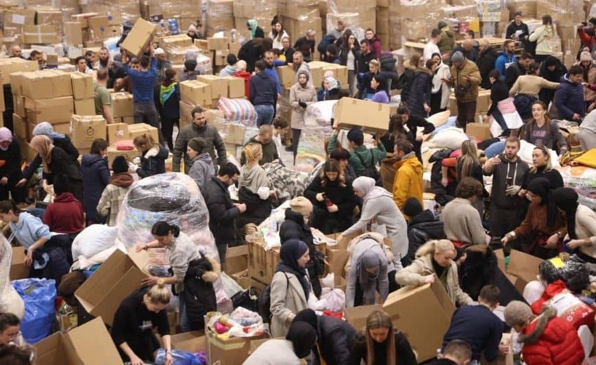 Pogledajte snimak: Bosanci i Hercegovci ponovo su položili ispit humanosti, stotine volontera pakuje pakete pomoći za Tursku i Siriju