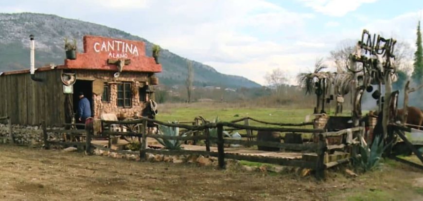 “Divlji Zapad” u Bosni i Hercegovini, pogledajte zanimljivu priču: U kaubojsko-indijanskoj kolibi Tihomir živi svoj san…