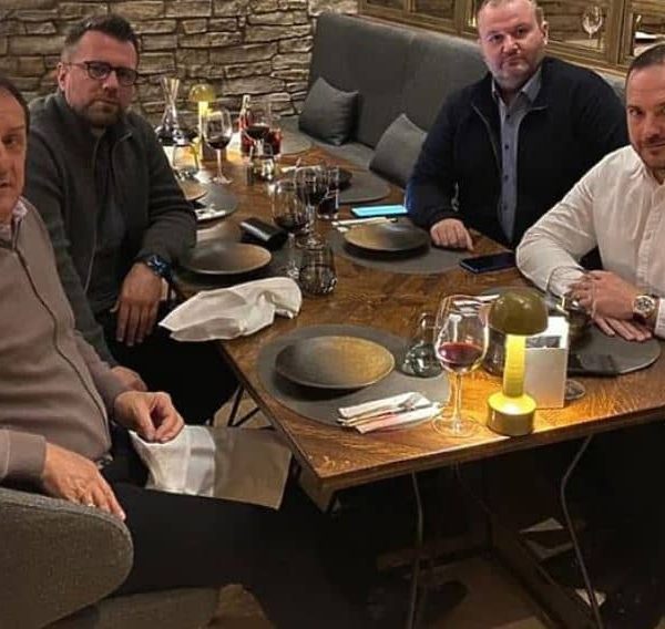 Predsjednik savez Zeljković i selektor Zmajeva Hadžibegić na večeri u…