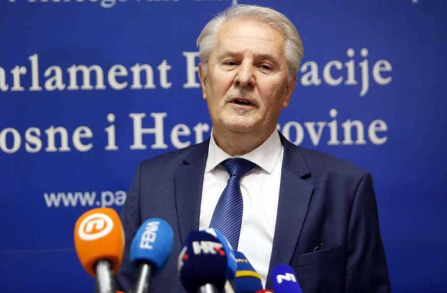 Žustre poruke su pristigle: “Bez SDA će se načekati na novu Vladu FBiH, neće moći Bošnjake pomnožiti s nulom”