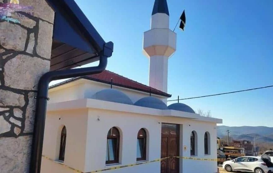 Oglasio se i načelnik: Općinske vlasti u Neumu zapečatile džamiju na koju je jučer postavljena munara