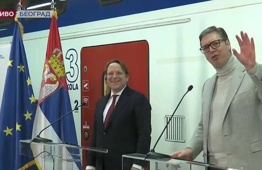 Predsjednik Srbije Aleksandar Vučić bahato prekinuo novinarku poručivši: “Večeras pored malog ekrana, da čuješ sve sine natenane…”