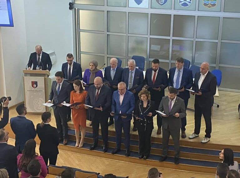 Imenovana nova Vlada Kantona Sarajevo: Pogledajte imena ministara, predvodi ih mladi premijer