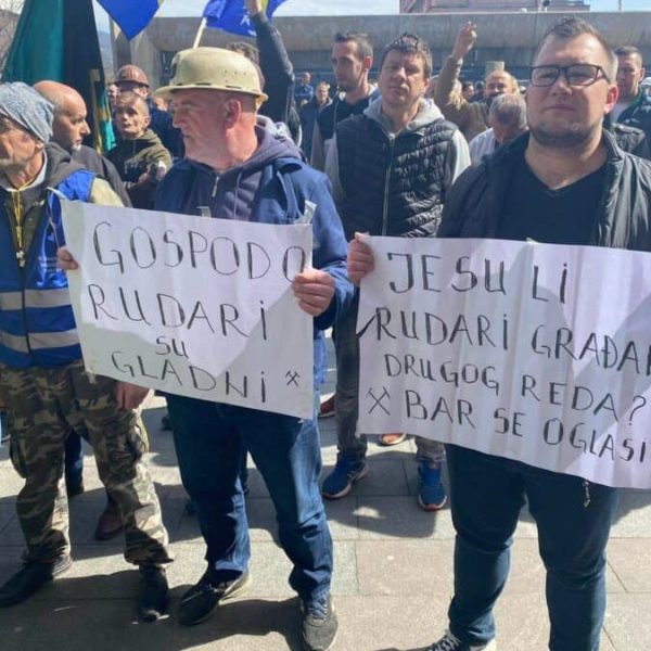 Zenički rudari pred Gradskom upravom: Izađite napolje, ne idemo bez rješenja!