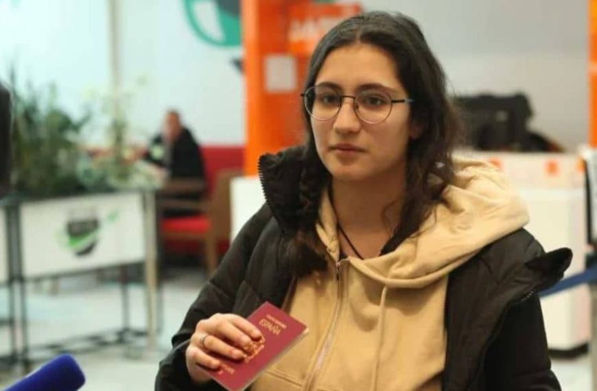 Španjolka Laura Marin stigla u BiH, trebala bi zapjevati na koncertu Halida Bešlića, pogledajte šta je poručila po dolasku: “Ovo je ispunjenje mog sna”