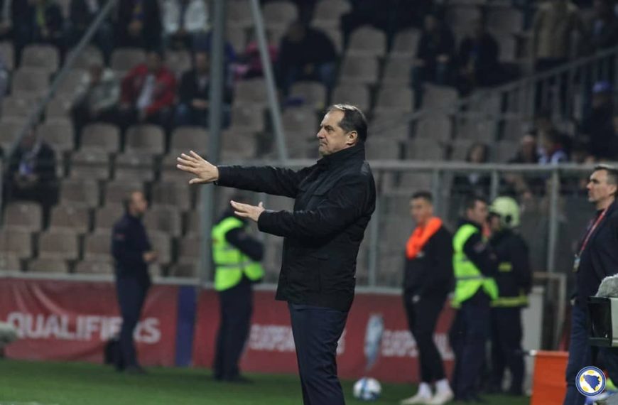 Selektor Zmajeva Faruk Hadžibegić odabrao je igrače za večerašnji meč protiv Slovačke, Edin Džeko i Miroslav Stevanović konkurišu za meč