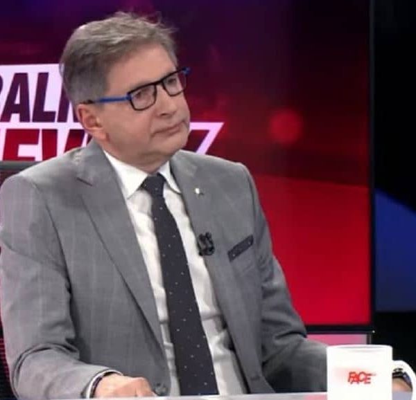 Mirsad Hadžikadić se gostujući kod Hadžifejzovića obratio građanima: “Ne izlazimo…