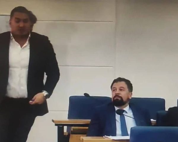 “Kabadahijica” Haris “nismo ga prepoznali” Zahiragić iz SDA na Skupštini KS isključio mikrofon skupštinskom kolegi, on mu poručio: Na ulicu pa provodi bahatost