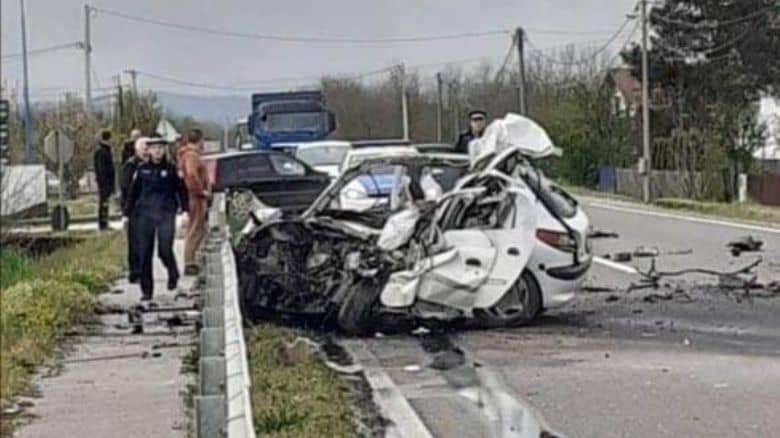 Strašna nesreća u BiH: Automobil se sudario sa cisternom, mladić poginuo na licu mjesta