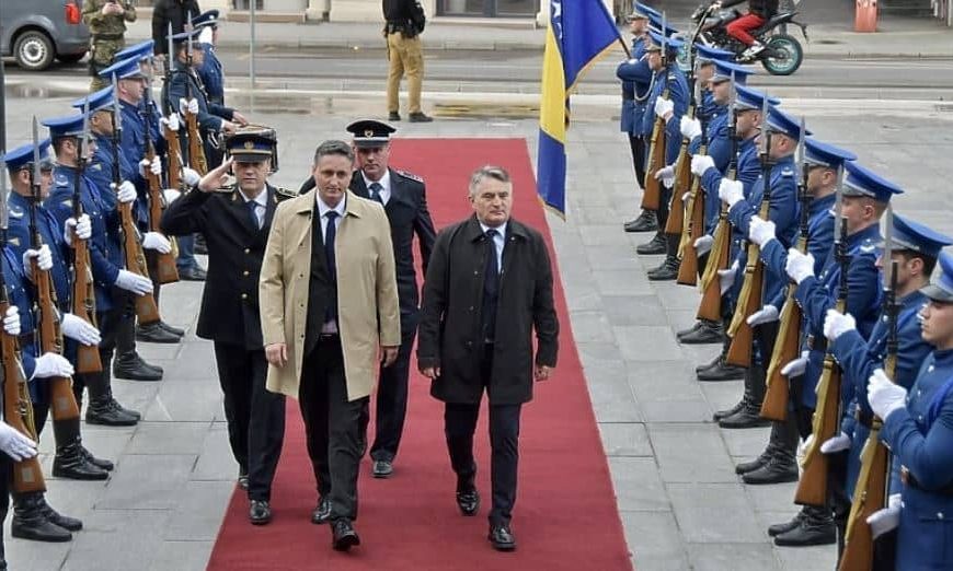 Bećirović i Komšić na obilježavanju Dana Armije RBiH poslali poruke koje odzvanjaju državom: “Neka vječno živi nepokoriva Bosna i Hercegovina!”