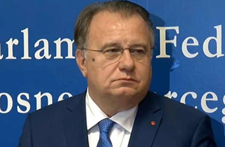 Federalni premijer Nermin Nikšić bez imalo ustezanja poručio: Puno je lakše “bacati šuplju” iz udobnih fotelja