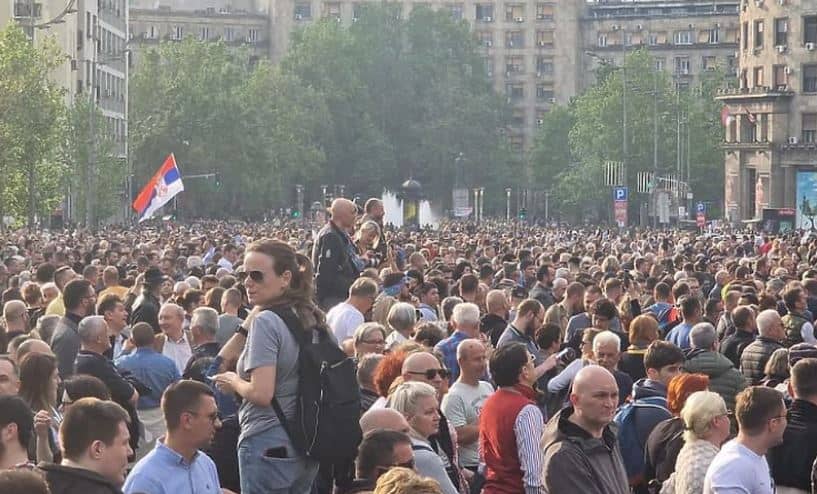Beograd je na nogama: Desetine hiljada građana uglas traži ostavku predsjednika Srbije Aleksandra Vučića