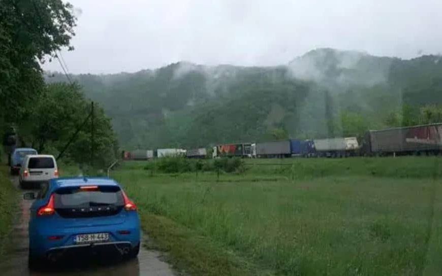 Teška saobraćajna nesreća na magistralnom putu M-17: Jedna osoba smrtno stradala na licu mjesta, druga u bolnici u Zenici