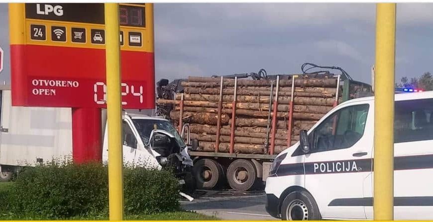 Saobraćajna nesreća kod benzinske pumpe Hifa, sudarila se dva teretna vozila…