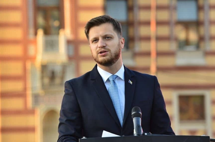Irfan Čengić iz SDP-a oštro kritikovao izjavu Sanje Vlaisavljević: “Ovo što ministrica govori je ljudski nemoralno”