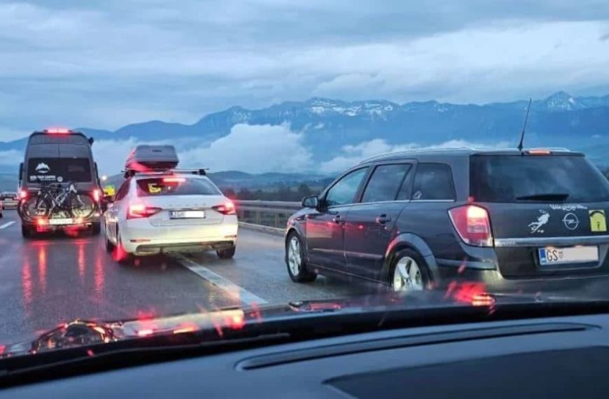 Zaustavnom trakom obilazio kolonu na autoputu pa ga dočekao neočekivan potez vozača