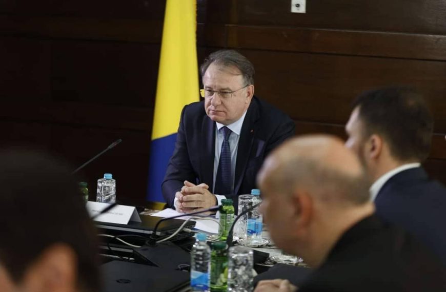 Federalni premijer Nermin Nikšić se oglasio nakon sjednice Vlade: U javna preduzeća imenovat ćemo ljude koji provode odluke Vlade
