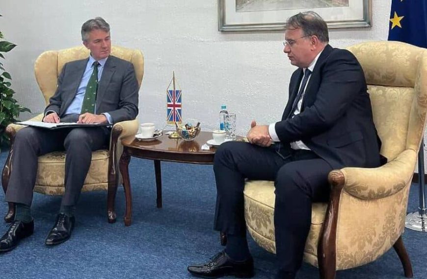 Nikšić s britanskim ambasadorom: Rekao sam mu da su pred nama teške odluke i bit ćemo na udaru