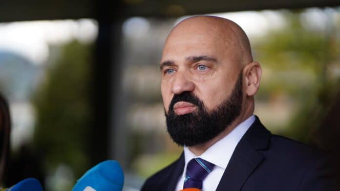 Javnost je uznemirena, oglasio se ministar MUP-a Federacije BiH Ramo Isak: “Radi se na poboljšanju sigurnosne situacije u cijeloj FBiH”