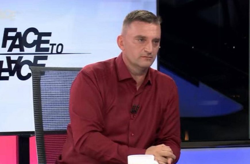 Maestralni profesor Vedran Zubić oduševio, ogromno je srce bosansko: “Mahanje zastavama nije patriotizam. Čišćenje livade jeste!”