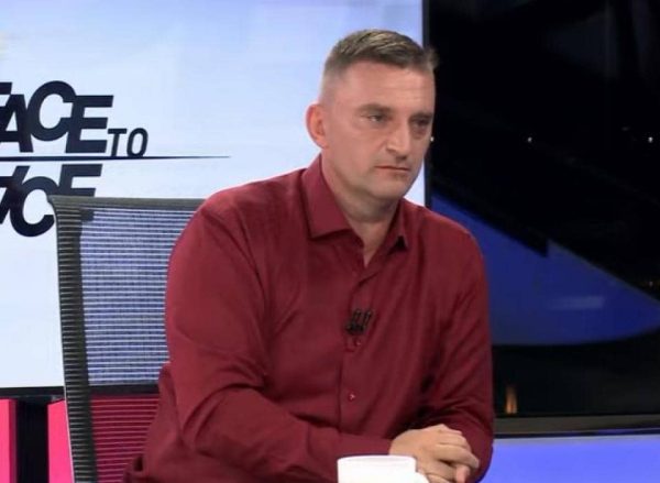 Maestralni profesor Vedran Zubić oduševio, ogromno je srce bosansko: “Mahanje zastavama nije patriotizam. Čišćenje…
