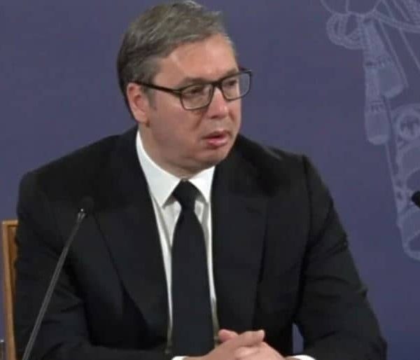 Aleksandar Vučić u vrlo misterioznoj objavi poručio: “Ugroženi su interesi Srbije i RS-a, ne…