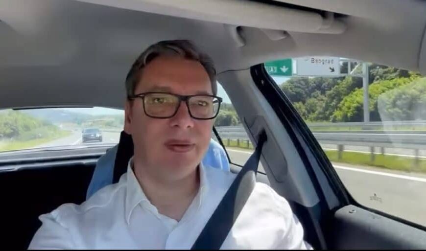 Pogledajte snimak koji se pojavio: Predsjednik Srbije Aleksandar Vučić provozao automobil novom obilaznicom i našao zamjerke