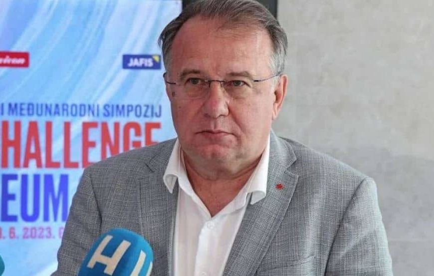 Premijer Nermin Nikšić poslao poruke iz Neuma: “Odmah smo postali meta kao da ćemo nešto izdati. Ako ne razgovaramo sigurno nećemo doći do rješenja”