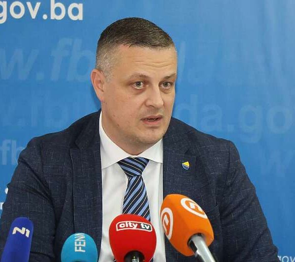 Vojin Mijatović poručio patrijarhu Porfiriju: “Oko vas je bilo puno lažnih vjernika, ne mogu ja toga”