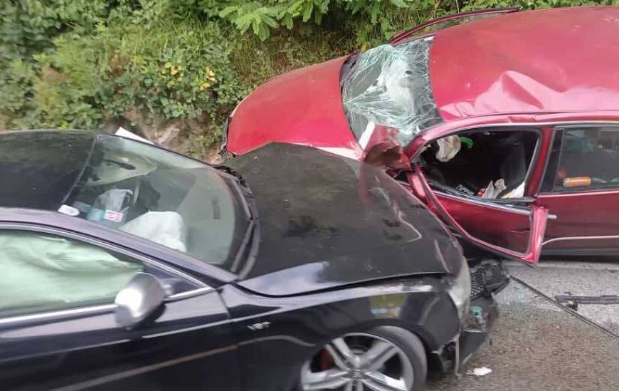 Teška saobraćajna nesreća u BiH, oglasili su se iz policije: U sudaru dva automobila i kamiona tri osobe povrijeđene