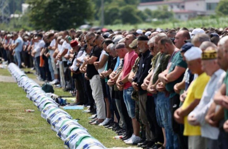 Klanjana dženaza u Potočarima za 30 žrtava genocida