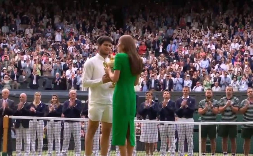 Carlos Alcaraz pobijedio Novaka Đokovića u spektakularnom finalu i osvojio Wimbledon