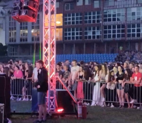 Vrlo razočaravajući koncert Halida Bešlića u Tešnju, nije sve prošlo…