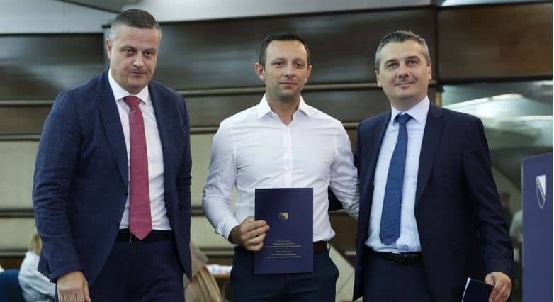 Ohrabrujući potez: Ministri Vojin Mijatović i Nerin Dizdar potpisali ugovora za 59 početnih biznisa u povratničkim sredinama