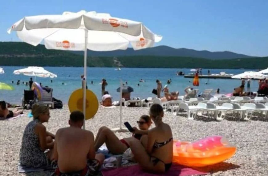 Zanimljiva je situacija zabilježena u jedinom bh. gradu na moru: U Neumu odmaraju i građani Hrvatske jer je i za njih ljetovanje kod kuće preskupo