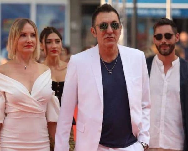 Branko Đurić Đuro se sa suprugom pojavio u Sarajevu i…