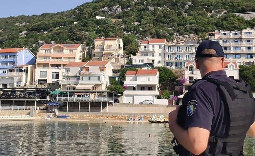 U policijskoj raciji u Neumu zaplijenjene veće količine droge, ima i uhapšenih