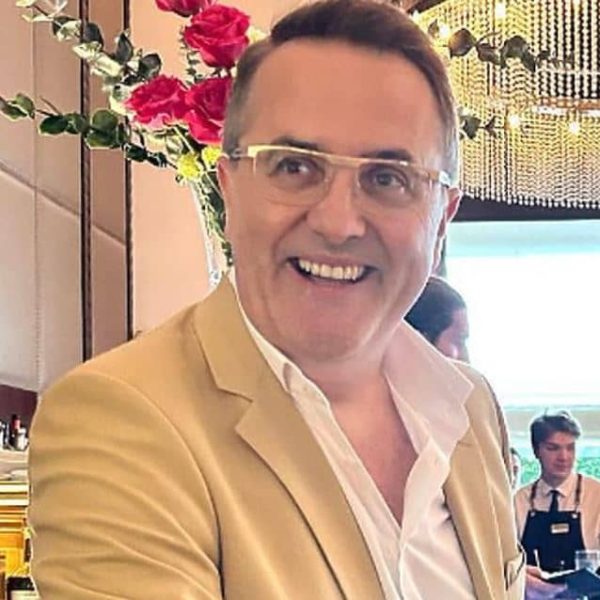 Popularni bh. glumac Tarik Filipović nasmijao pratioce fotografijom svojih roditelja:…