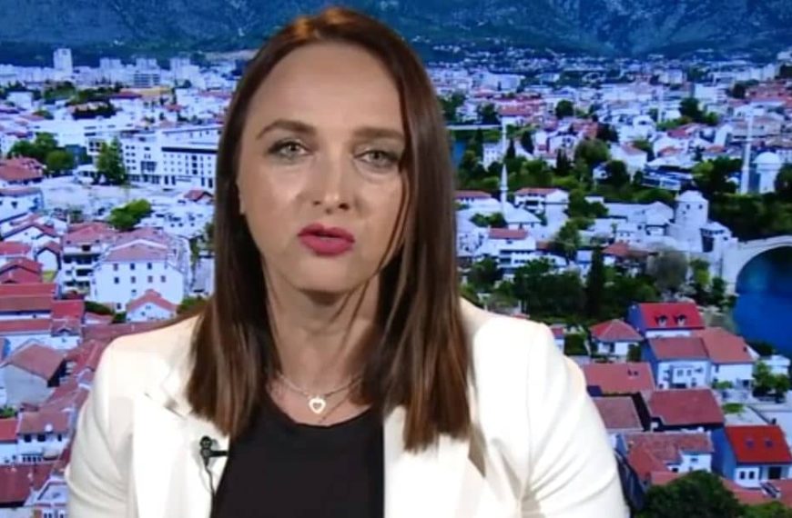 Zastupnica u NSRS Zagorka Grahovac jako direktna: “Političari nas drže zatvorenim u torove. Njima odgovaraju stalne krize i na taj način kontrolišu”