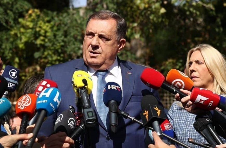 Milorad Dodik nakon što je izazvao skandal na Sudu BiH ponižavao i strance, zasmetala mu i latinica