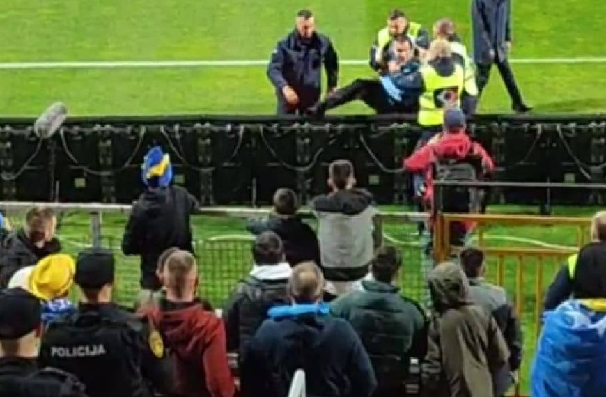 Pogledajte kako je publika u Zenici dočekala Ronalda, navijač BiH pokušao ući na teren