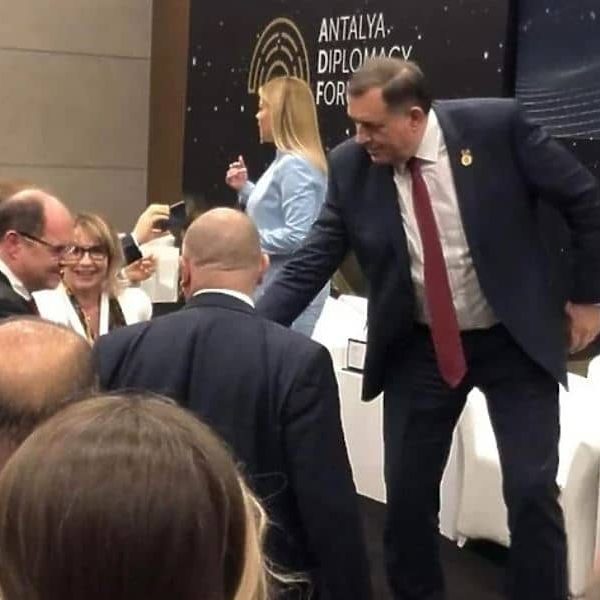 Zastupnik iz NSRS javno prozvao: Dodik i Schmidt su se…