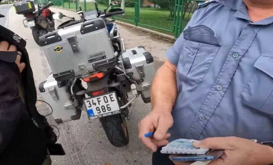 Strani turisti snimili policajca u BiH kako uzima 20 eura mita, pogledajte snimak koji su objavili