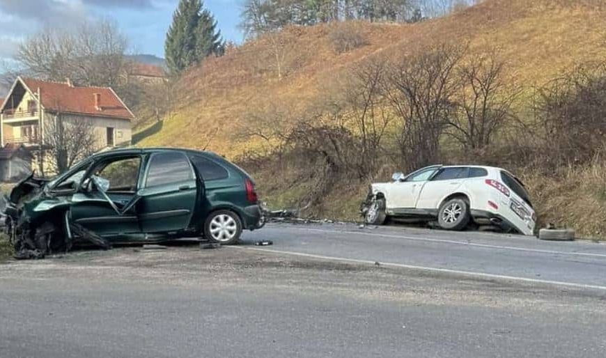Strašni udesi u BiH u kratkom razmaku: U dvije saobraćajne nesreće pet osoba povrijeđeno kod Donjeg Vakufa i Novog Travnika